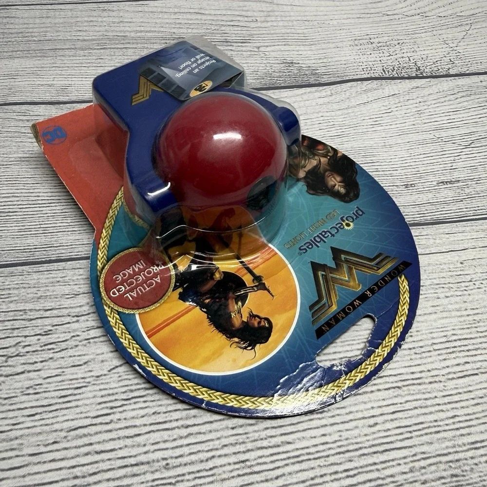 Projectables DC Comics Wonder Woman Multicolor LED Auto On/Off Night Light